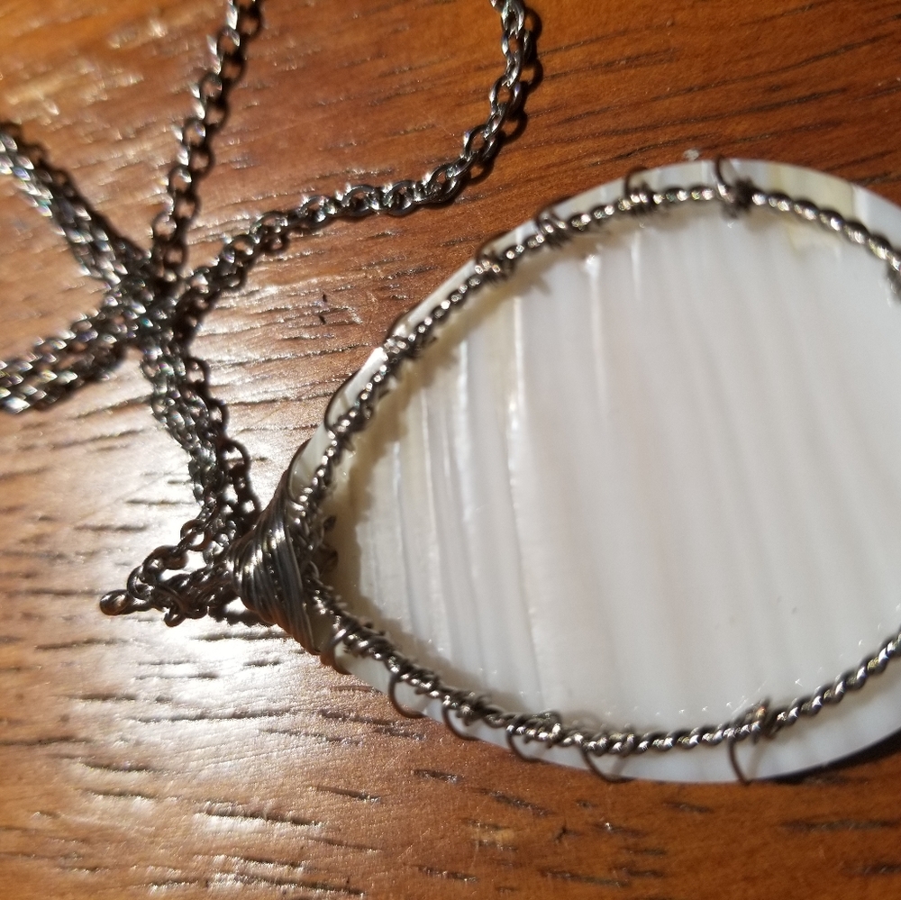 Mother of pearl tree of life necklace - Picture 5 of 8